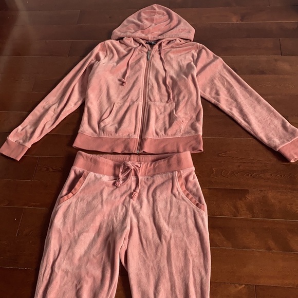 🔴SOLD FashionNova Velour Jogger matching set - Picture 6 of 8